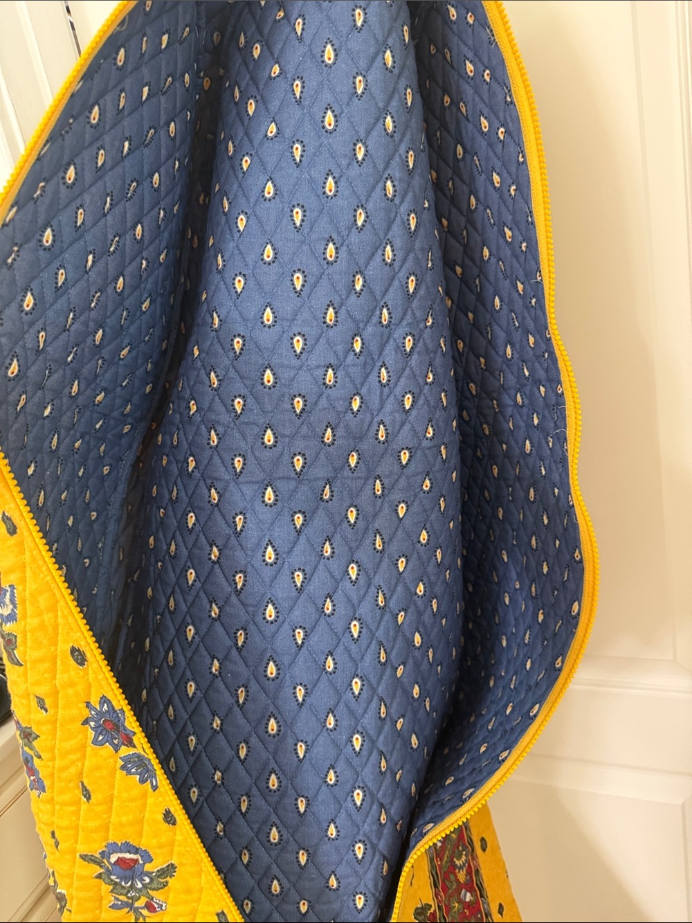 Vera Bradley retired Yellow Quilted Floral Garment Bag travel - Picture 5 of 9